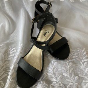 Fioni black wedge  heels sandals in size 8.5